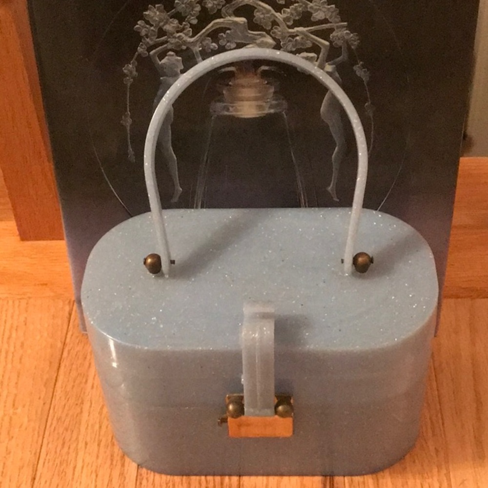 ✨💙✨ RARE! ✨💙✨ Lucite 🚌 double decker 🚌 box bag in Glitter Baby Blue! ✨💙✨